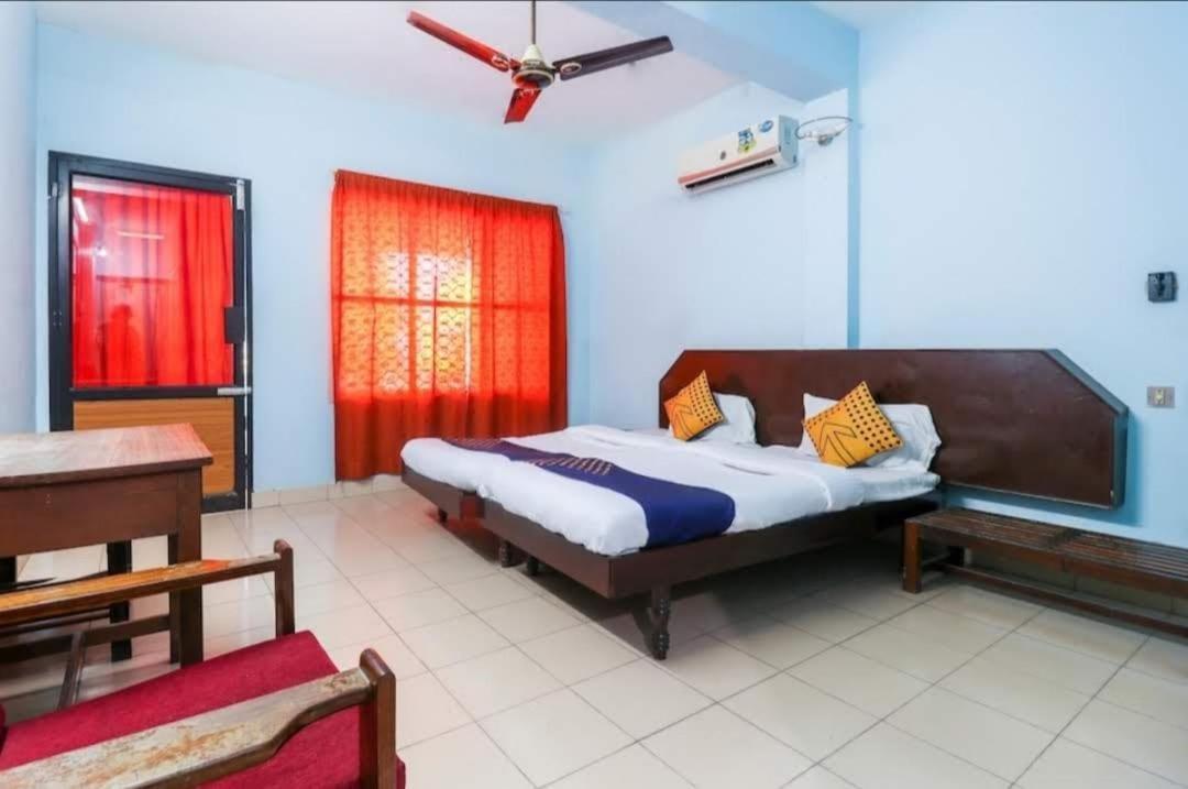 SPOT ON 68462 Hotel Seaweed Kovalam Exterior foto