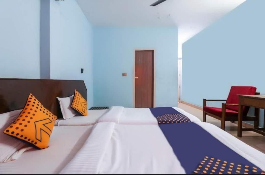 SPOT ON 68462 Hotel Seaweed Kovalam Exterior foto